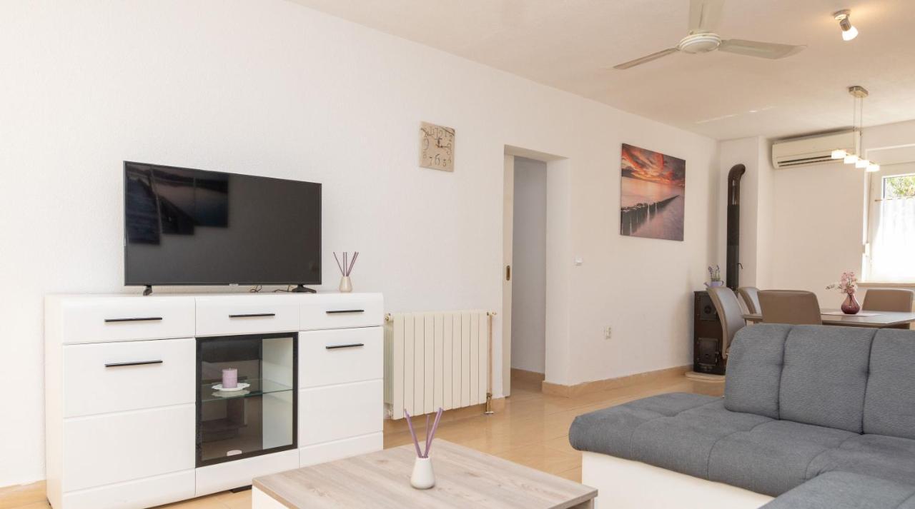 Holiday Home Kate Супетар Екстериор снимка
